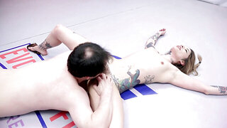 Marcelo tries to win but Vanessa Vega overpowers him