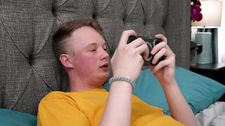 Jade Valentine gets her pussy smashed on all fours