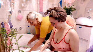 Stacked women eating each other out and getting right off