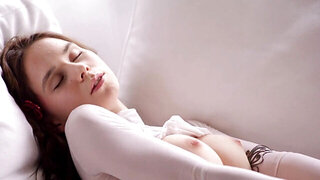 Kamy the solo hottie is going to play with her hole