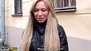Blonde goes for risky outdoor blowjob