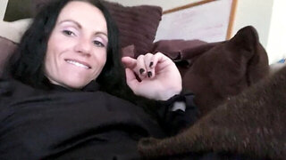 My mom's horny best friend tries to seduce me with her cunt