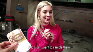 Stranger convinces cheerful blonde to show tits giving her money