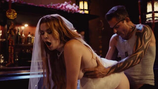 Gothy fuck scene with a redheaded bride and eyepatch guy