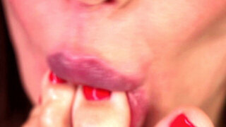 Vicky Love and Angelica Heart scissoring and licking