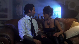 Hot spontaneous sex with powerful lady and surprised guy