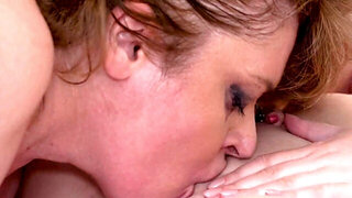 Helena Jonic and Koko Amaris fingering and scissoring