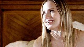 Sera Ryder and Scarlett Sage are in heat on the bed
